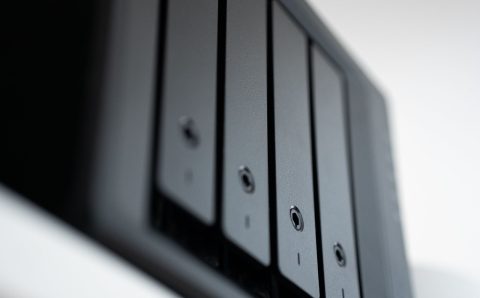 CS17-nas-drive-bays